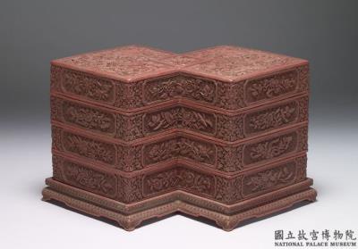 图片[2]-Three-tiered set of red lacquer boxes in the shape of intersecting lozenges with dragon decor,  Qing dynasty (1644-1911)-China Archive